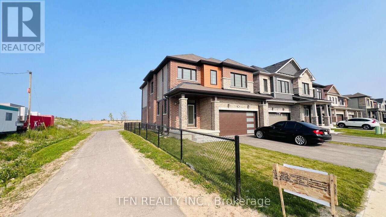 370 Barker Pkwy in Thorold, ON - Building Photo
