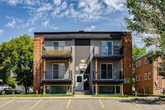 Collingwood House in Saskatoon, SK - Building Photo - Building Photo