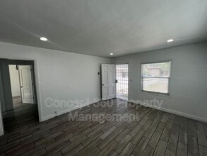 14101 1/2 Anderson Pl in Paramount, CA - Building Photo - Building Photo