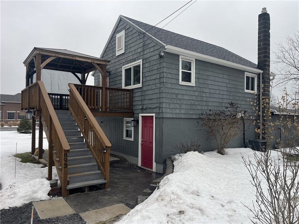 898 Ridge Rd in Webster, NY - Building Photo