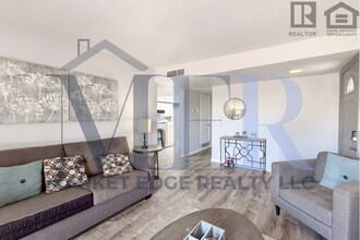 2124 N Calle de la Cienega in Tucson, AZ - Building Photo - Building Photo