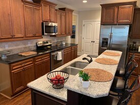 2083 Hiwassee Dr in Bonaire, GA - Building Photo