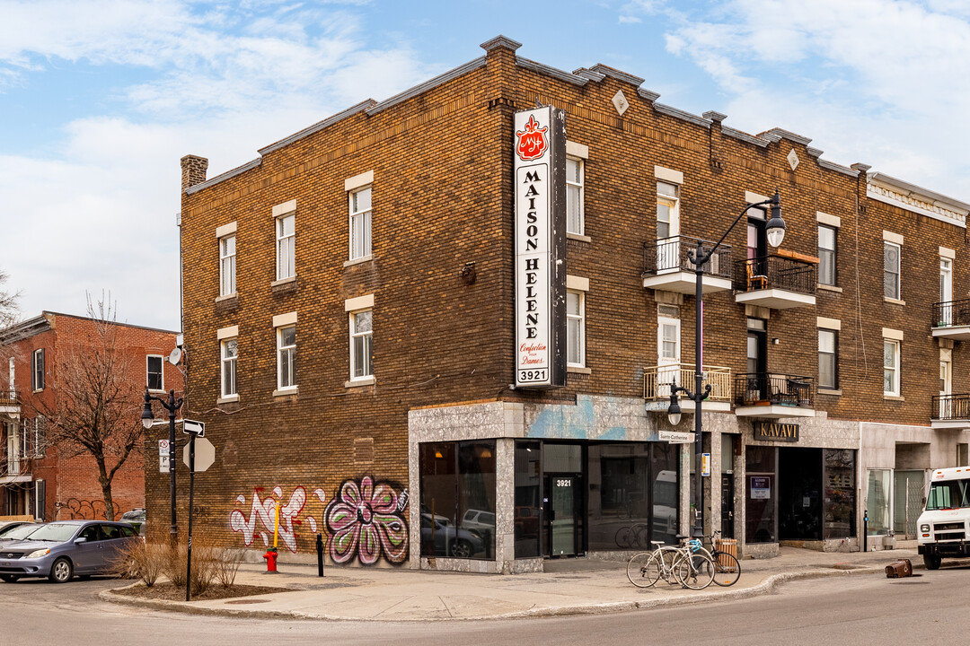 3921-3927 Sainte-Catherine E in Montréal, QC - Building Photo