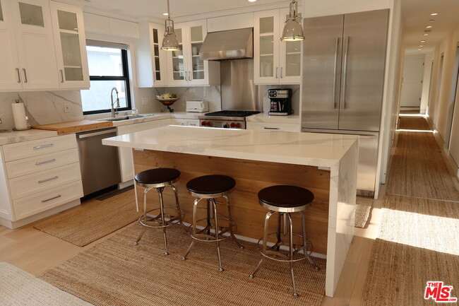 729 Raymond Ave in Santa Monica, CA - Building Photo - Building Photo