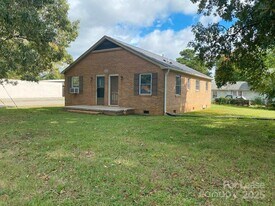1625 Armstrong Frd Rd in Belmont, NC - Building Photo