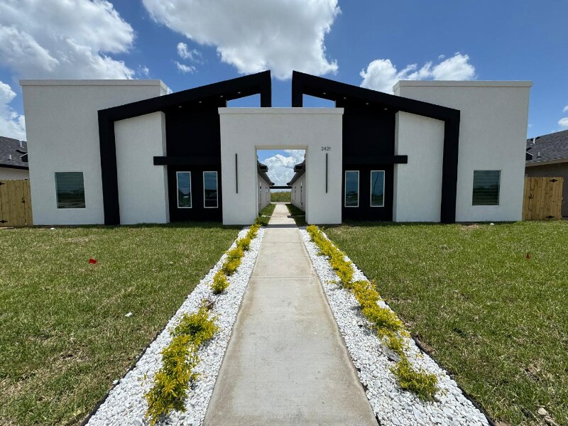 2421 Indian Creek Ave in McAllen, TX - Building Photo