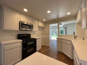 21909 Huron Ln in Lake Forest, CA - Building Photo - Building Photo