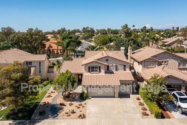 32194 Corte Del Cerro in Temecula, CA - Foto de edificio - Building Photo