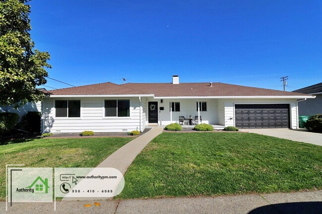 1225 Manzanita Hills Ave in Redding, CA - Building Photo - Building Photo