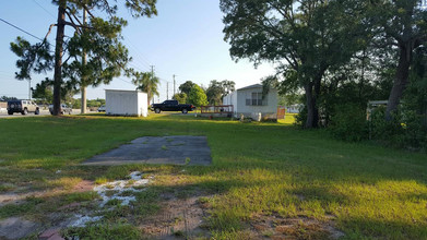 11422 Little Rd in New Port Richey, FL - Building Photo - Building Photo