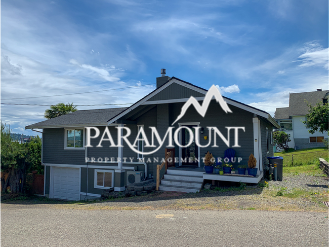 8028 E Daniels Loop in Port Orchard, WA - Building Photo - Building Photo