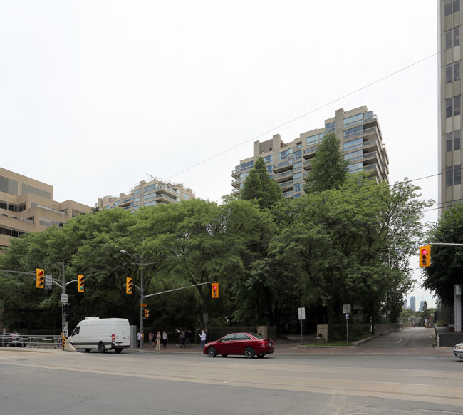 Granite Place II in Toronto, ON - Building Photo - Building Photo