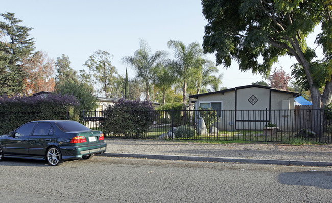 519-529 W 11th Ave in Escondido, CA - Building Photo - Building Photo