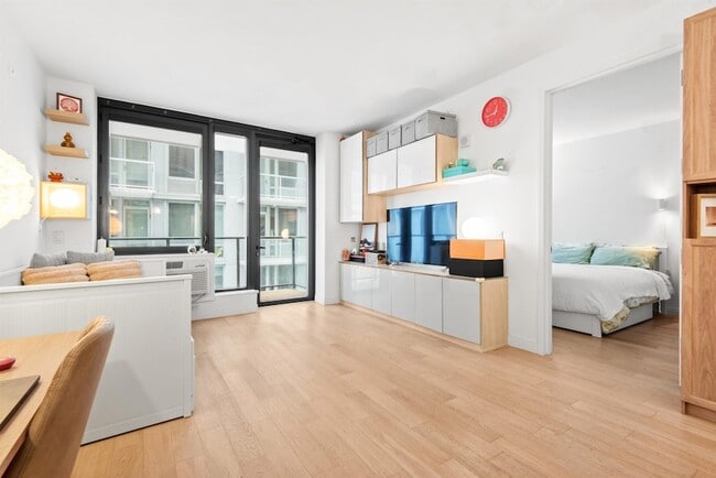 160 1st St in Jersey City, NJ - Building Photo - Building Photo