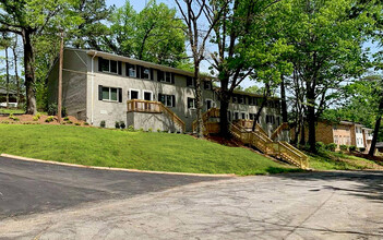 2451 Peachwood Cir NE in Atlanta, GA - Building Photo - Primary Photo