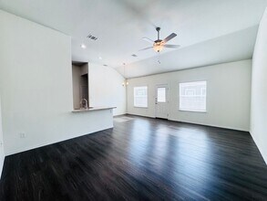 609 Heathers Wy in Seguin, TX - Building Photo - Building Photo