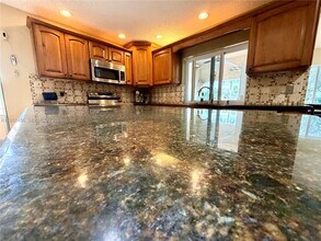 2865 Begonia Way in Hollywood, FL - Building Photo - Building Photo