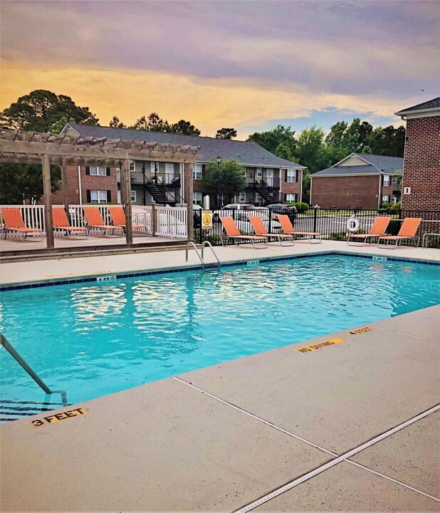 North Chase Apartments in Wilmington, NC - Building Photo