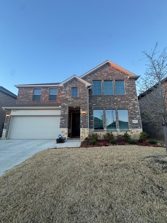 8125 Danny Scarth Ln in Fort Worth, TX - Building Photo