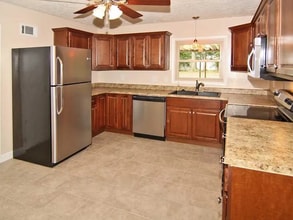 10118 Holaday Dr W in Carmel, IN - Building Photo - Building Photo