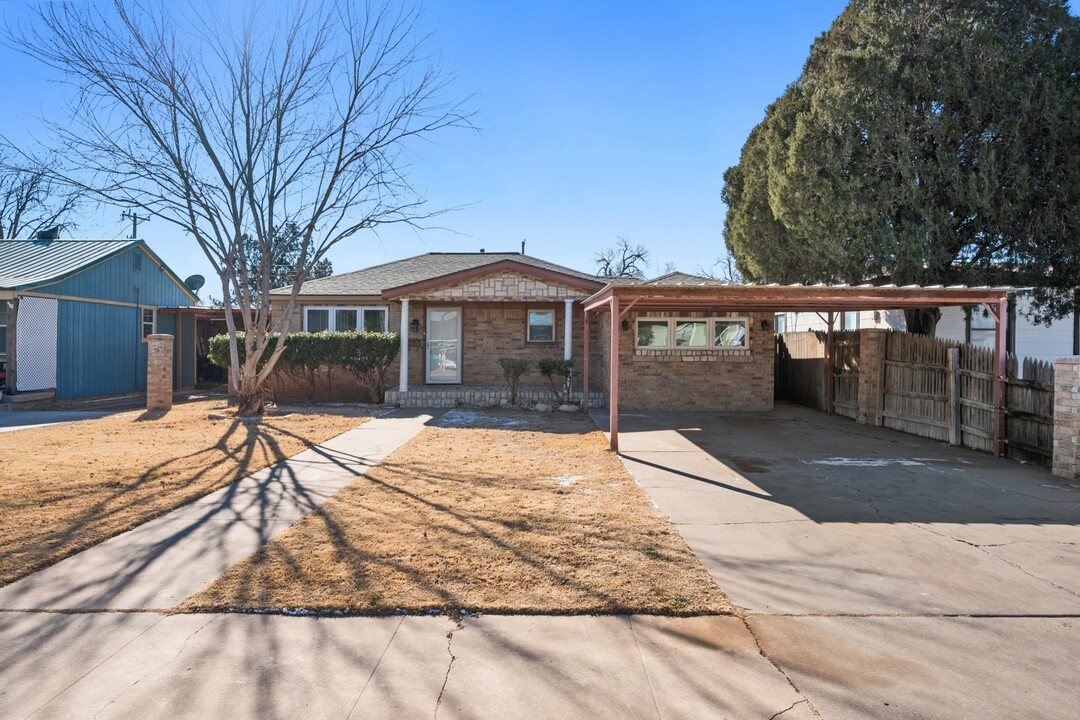 3215 1st St in Lubbock, TX - Building Photo