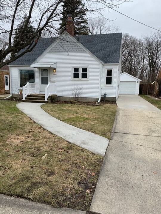 3600 22nd Ave in Kenosha, WI - Building Photo