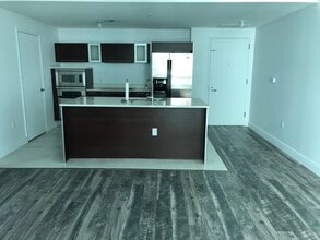 1900 N Bayshore Dr, Unit 3117 in Miami, FL - Foto de edificio - Building Photo