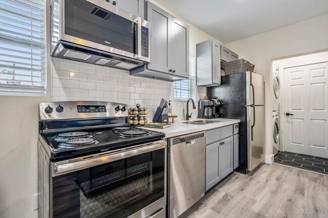 5 Estelle St in Houston, TX - Building Photo - Building Photo