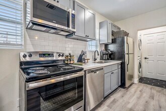 5 Estelle St in Houston, TX - Building Photo - Building Photo