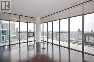 33-3033 Charles St E in Toronto, ON - Building Photo - Building Photo