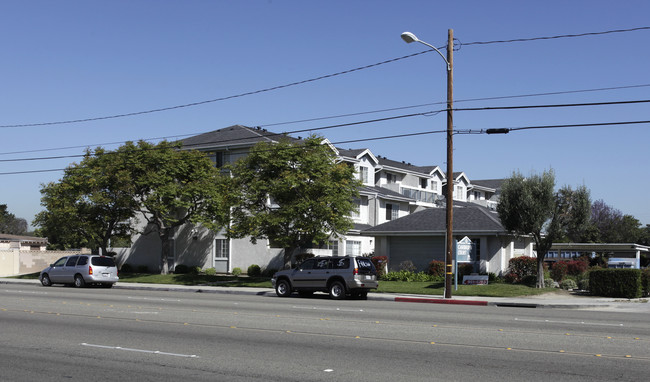 Cambridge Court in Anaheim, CA - Building Photo - Building Photo