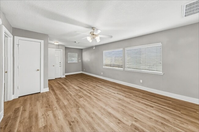 property at 833 Lightningbug Ln