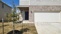 2440 Ayers Dr in Seguin, TX - Foto de edificio - Building Photo