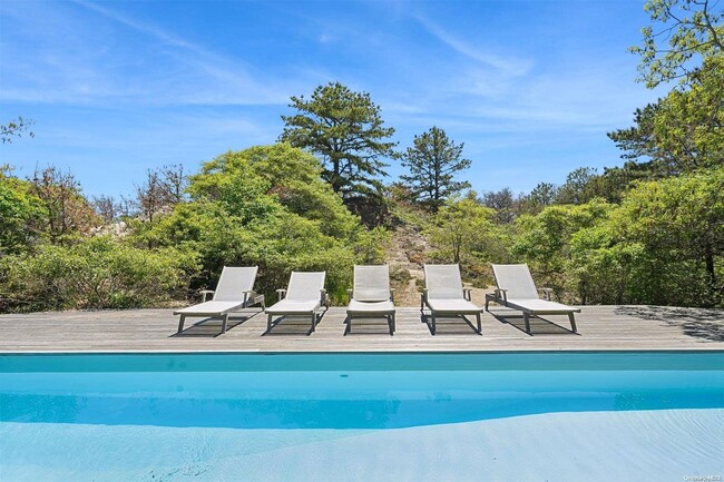 11 Ship Wreck Dr in Amagansett, NY - Building Photo - Building Photo