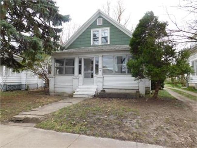 property at 401 1/2 W Vine St