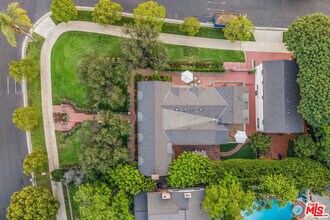 69 Fremont Pl in Los Angeles, CA - Building Photo - Building Photo