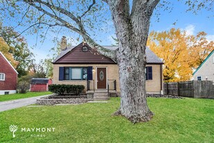 9753 Woodmill Ln in Cincinnati, OH - Building Photo