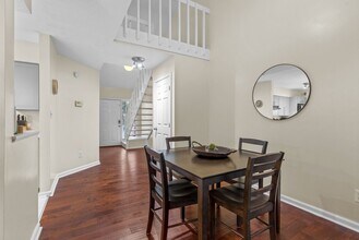 Juniper Place Condominiums in Atlanta, GA - Foto de edificio - Building Photo