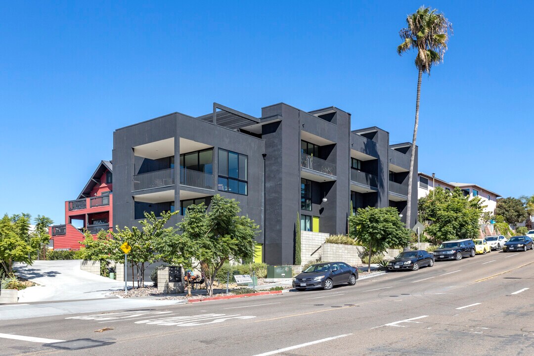 Leon At Laurel Townhomes in San Diego, CA - Building Photo