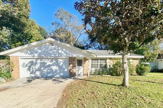 36 10th St in Shalimar, FL - Building Photo