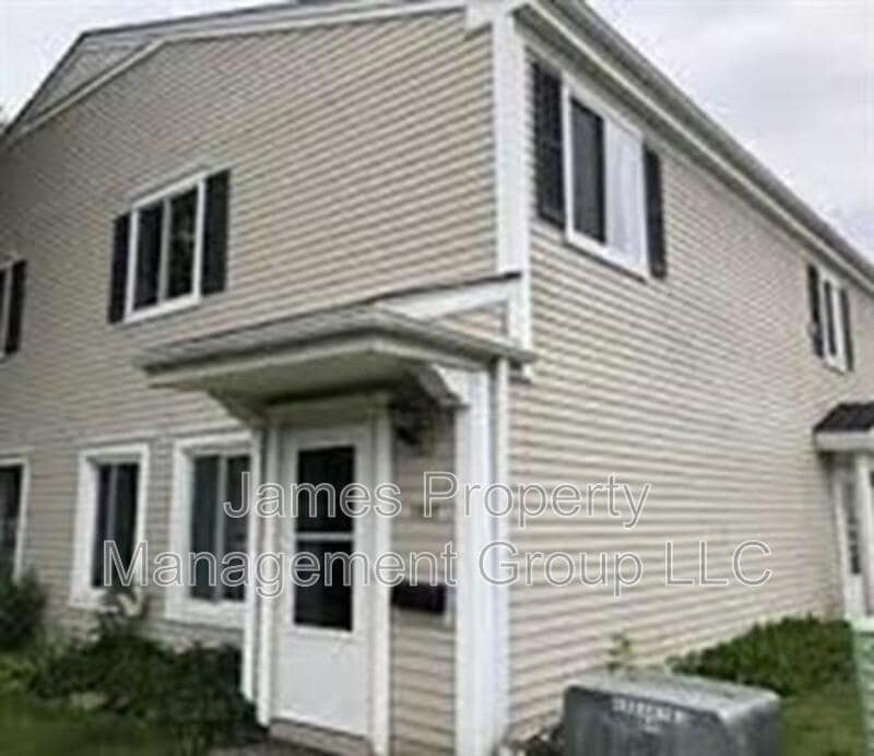 1557 Quaker Ln in Prospect Heights, IL - Building Photo