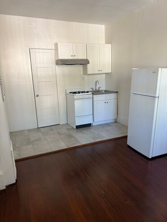 1114 N Poinsettia Pl in West Hollywood, CA - Building Photo