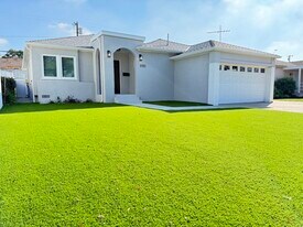 3702 Somerset Dr in Los Angeles, CA - Building Photo