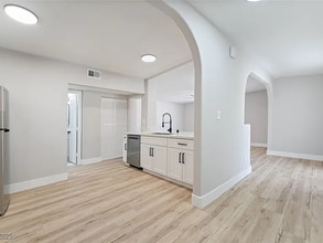 2221 Ellis St in North Las Vegas, NV - Foto de edificio - Building Photo