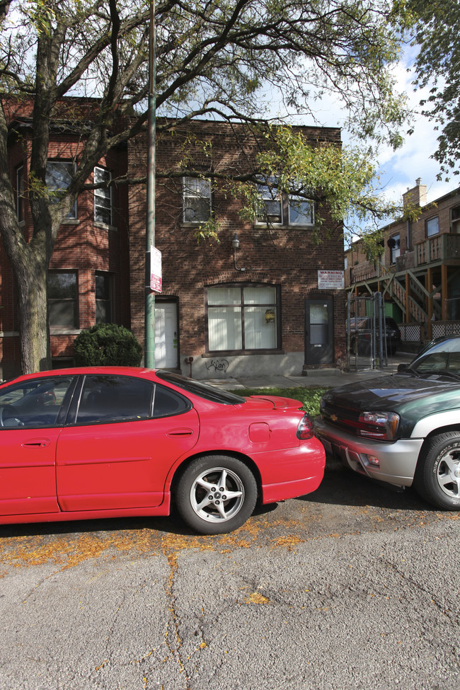 7053 N Ravenswood Ave in Chicago, IL - Building Photo - Building Photo