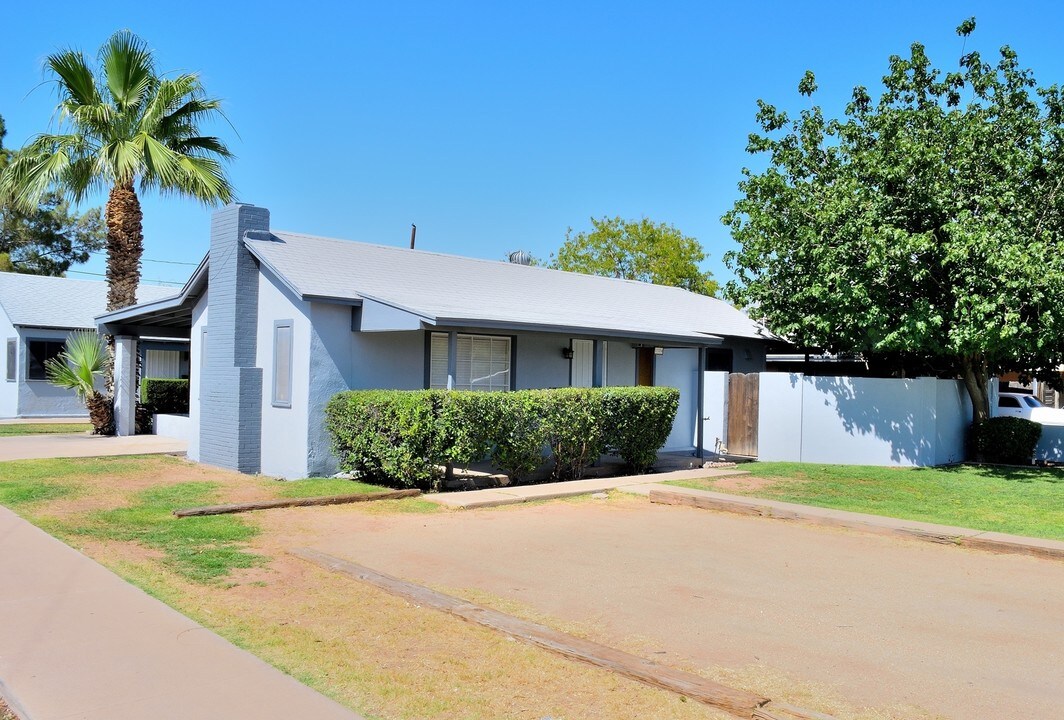 1504 E Clarendon Ave in Phoenix, AZ - Building Photo