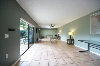 1700 Embassy Dr in West Palm Beach, FL - Building Photo - Building Photo
