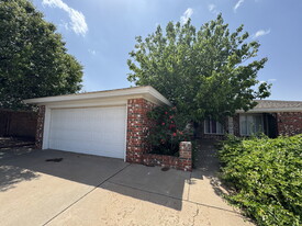 7902 Albany Ave in Lubbock, TX - Building Photo