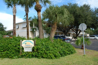 205 Avenida Des Parques N in Venice, FL - Foto de edificio - Building Photo