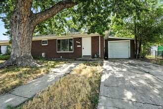 3040 Worchester St in Aurora, CO - Building Photo - Building Photo